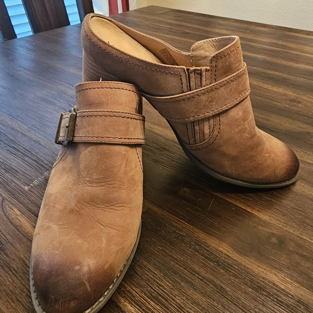Vionic Cheyenne Mules with Heel